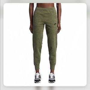 Nike Women’s Tech Knit Pants